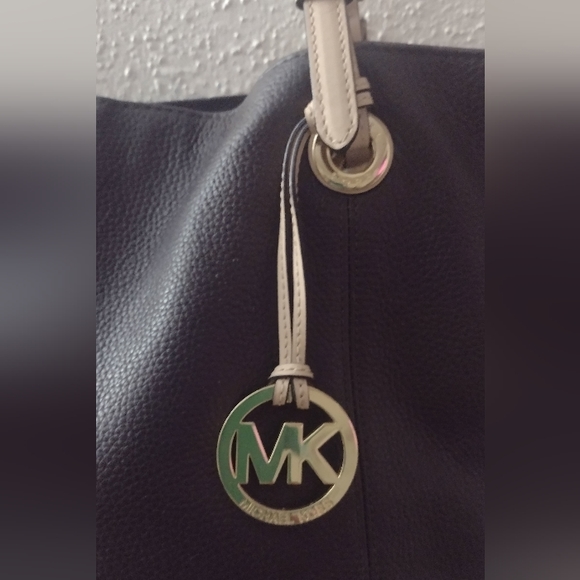 Michael Kors medium tote brown 11 x  17. - Picture 2 of 16